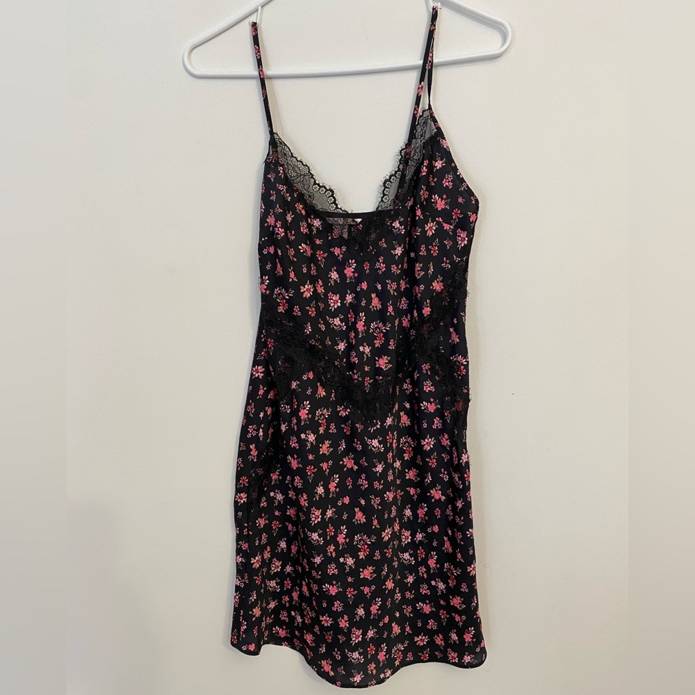 2018 Victoria’s Secret satin & lace chemise slip black & pink floral LIKE NEW